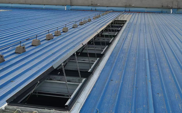 某城市大型商业综合体中庭同德排烟窗工程